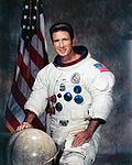 https://upload.wikimedia.org/wikipedia/commons/thumb/5/5d/Jim_Irwin_Apollo_15_LMP.jpg/120px-Jim_Irwin_Apollo_15_LMP.jpg